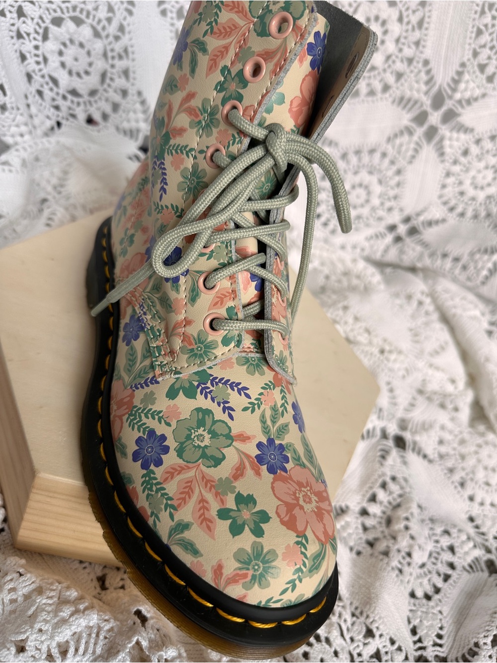 Dr. Martens 1460 Pascal Floral Reclaimed Leather Boots Cloud Cream Multi Sz7 - Picture 7 of 15